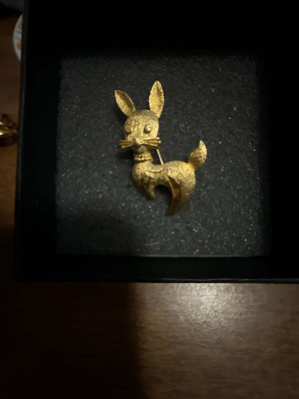 Mamselle Vintage Textured Gold Tone Bunny Rabbit Brooch